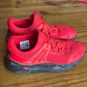 Puma Red Unisex Athletic Size 2C Tennis Shoes
